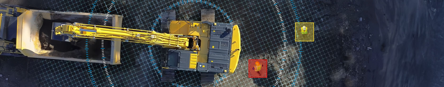 Komatsu presenta un sistema de detección de humanos de fábrica en excavadoras de orugas.